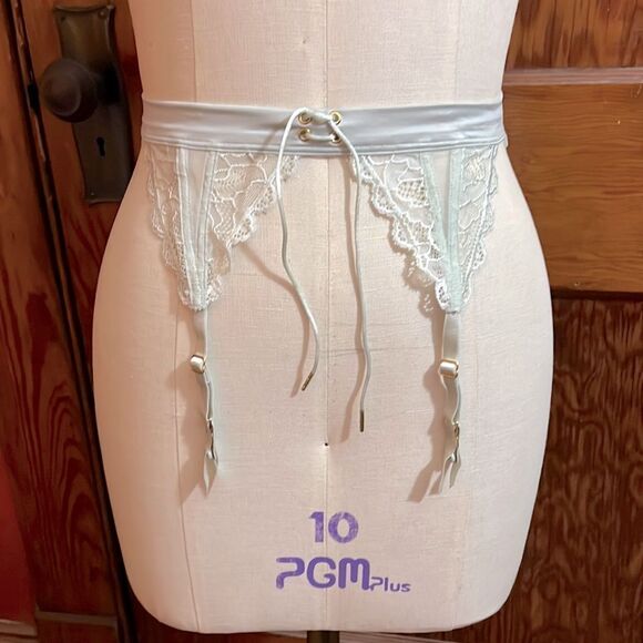 Victoria’s Secret Silver Aqua Lace and Satin Garter Belt Sz XS/S - Picture 1 of 3